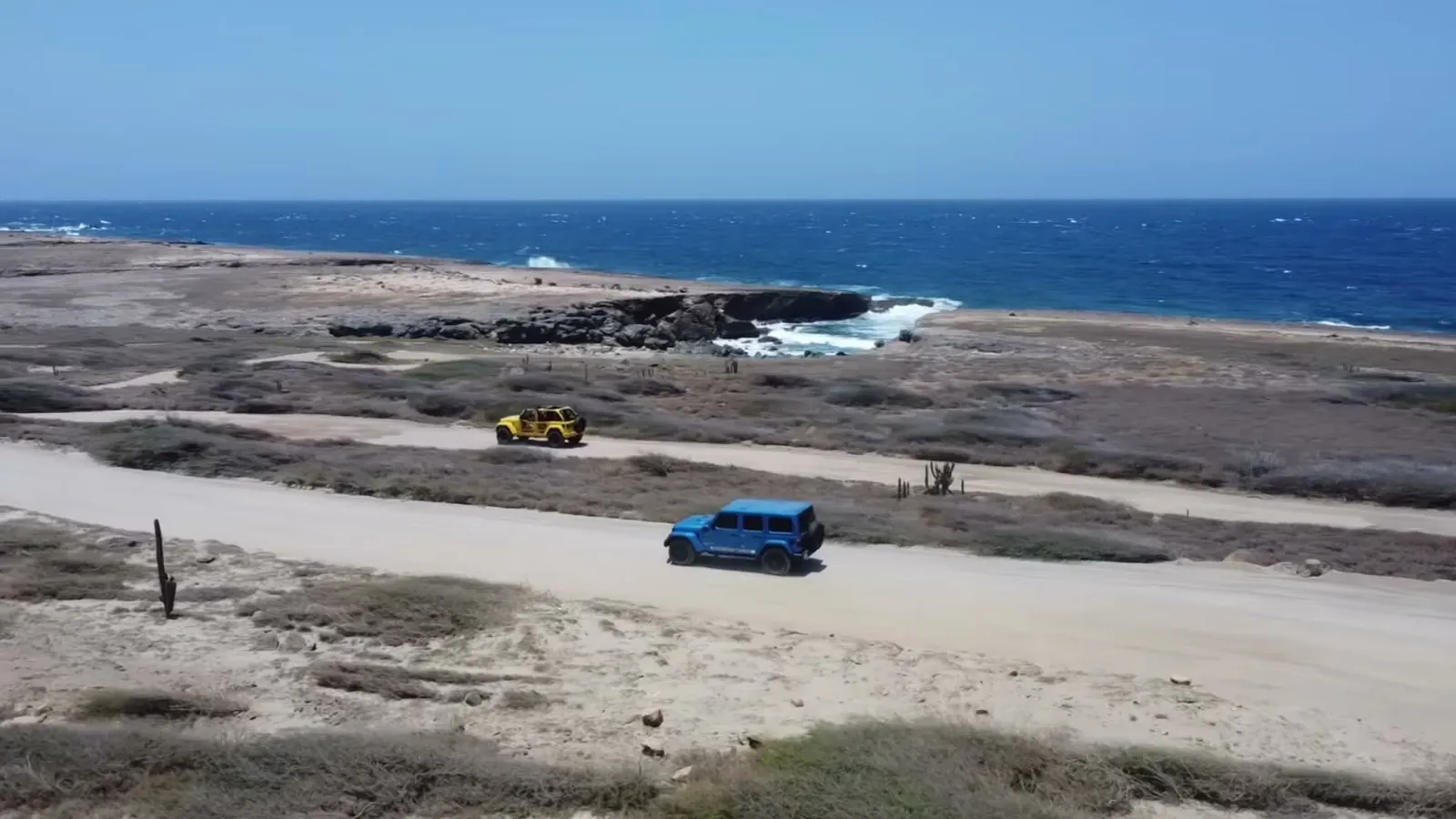 Carretera junto al mar en Aruba